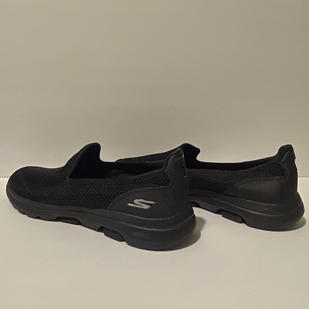 Skechers GOwalk Black Sneakers with Memory Foam Footbed Size 9 SKT7513E